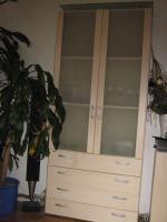 Neuwertig VITRINE SCHRANK AHORN MIT MILCHGLAS