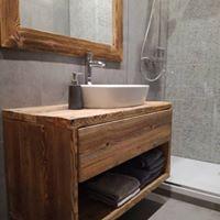 Waschtisch aus Altholz der Firma Alldeco