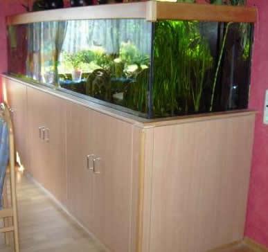 Aquarium mit Buche-Schrank und Zubehör ca. 1. 600 Liter