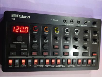 Roland AIRA Compact T-8 - Neuwertig.