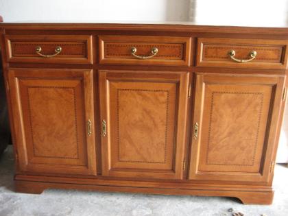 Wohnzimmerschrank