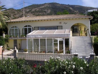 Villa mit 300 qm Wohnfl. Berg-u. Meerblick in Albir zu verk.