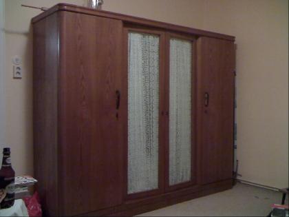 KLEIDERSCHRANK FRISIERTOILETTE