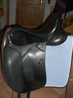 Sattel Dressur Sommer Novelle 17 Zoll weite Kammer