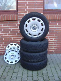 Zwei sätze Winterreifen VW Audi mit Felgen Kappen