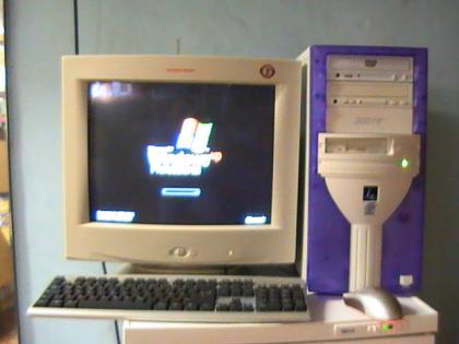 Intel Celeron 1 0GHz 256MB Ram 40 GB Bildschirm