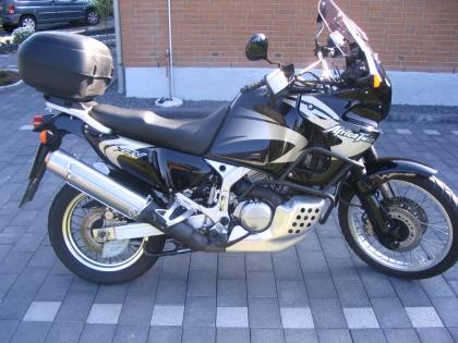 XRV 750 AFRICA TWIN Bj. 2022 schwarz RD-07