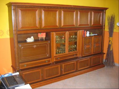 BIETE GUT ERHALTENEN WOHNZIMMERSCHRANK MASSIV MAHAGONIE