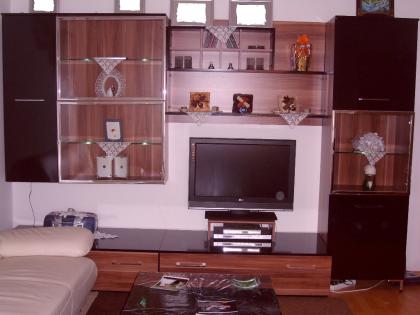 Wohnwand- Pc Tisch- Tisch alles 1150 00Euro vb set