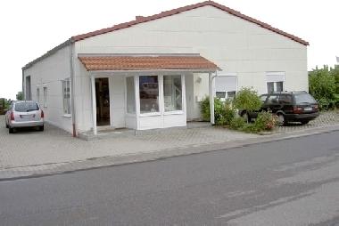 Geschäfts und Wohnhaus 350. 000 EUR