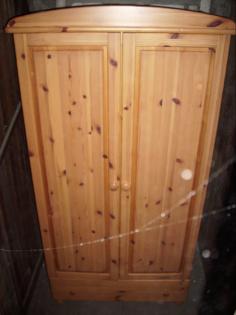Kleiderschrank Holz