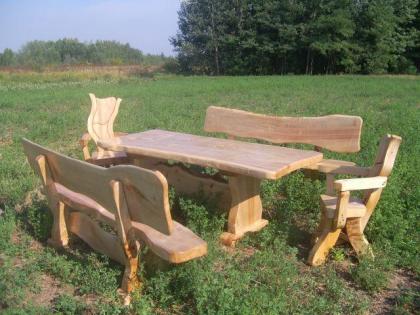 Gartenmöbel aus Massivholz rustikal