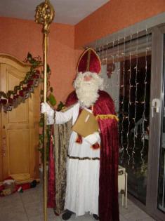 Nikolaus im Bischofskostüm
