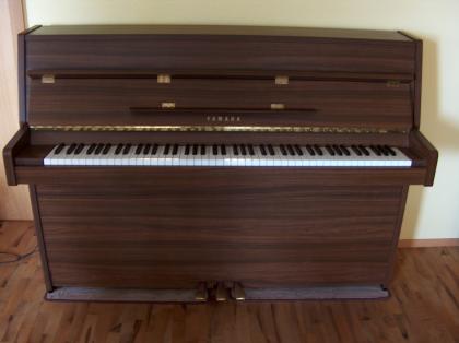 Yamaha Klavier LU101 BJ 1986 super Zustand Nussbaum