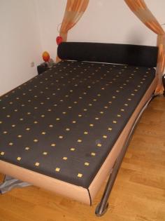 Schönes modernes Bett / Futonbett mit Matratze und Lattenrost zu verkaufen