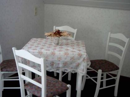 Günstige zweckmäßig möblierte helle 1-Zi-NR-Wohnung in Berlin zur Zwischenmiete