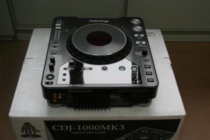 2x Pioneer CDJ-1000 MK3 1x Pioneer DJM-800