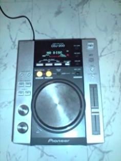 CDJ 200 ZU VERKAUFEN NEUWERTIG UND OHNE KRATZER