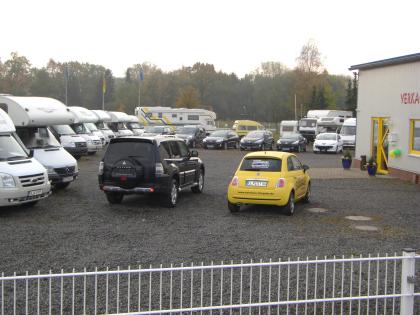 Wir suchen ständig für unsere Kunden PKW Busse Wohnmobile Wohnwagen zum Kom