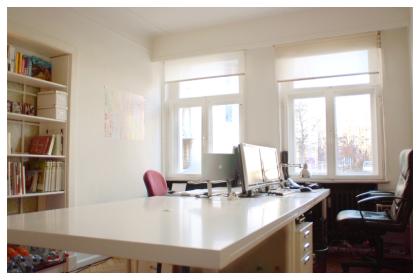 Heller Arbeitsplatz in kreativer Bürogemeinschaft Schanze