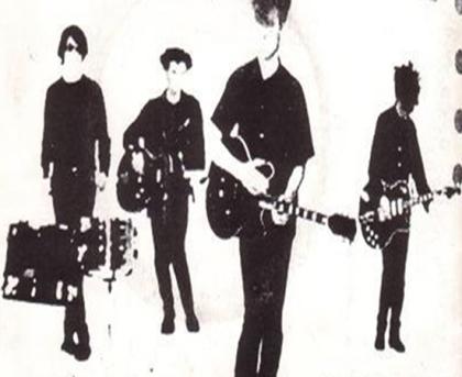 INDIE BAND SUCHT BASSIST