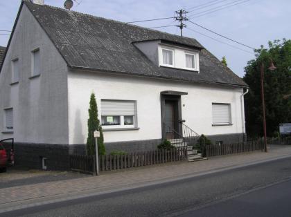 Haus Garage Hof Scheune u. große Wiese für 85000 Euro