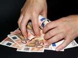 Anzeigen bei denen 10. 000 EUR Verdienst und mehr geboten werden findet man sehr