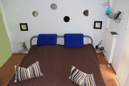 DUALES Wasserbett - Neuwertig 200 x 220 - ink. Bettgestell Nachttisch
