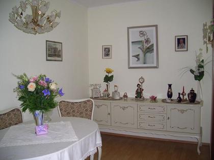 Wunderschönes cremefarbenes Chippendale - Esszimmer