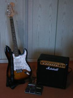E-Gitarre Squier Fender Stratocaster Verstärker Effektgerät