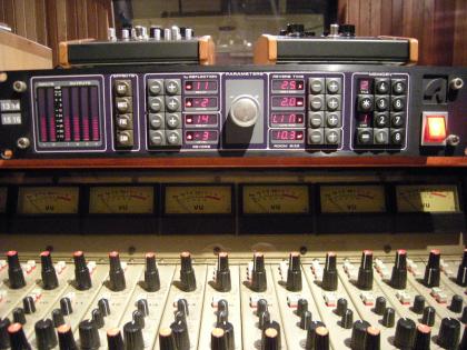 Analog- Digitales Superstudio in Hamm mit CHART-REFERENZEN