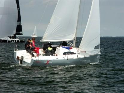 Trailerbares 7 50 m Segelboot mit 4 Schlafplätzen