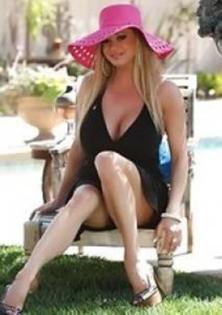Alleinstehene Blondine sucht humorvollen Partner