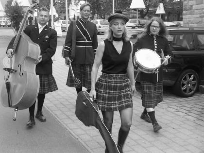 Berlin FEMALE SINGER looked for prof. Retro-Pop/Swing/Soul-Band