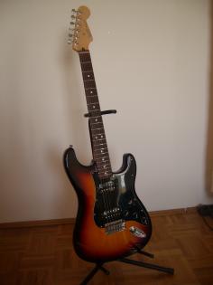 Fender Standard Strat HH Electric Guitar Rosewood mit Fender Gig Bag