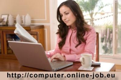Online Job im Home Office Bürotätigkeit am PC als Heimarbeit.
