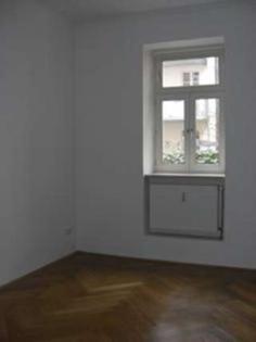 3er WG in Neuhausen sucht neuen Mitbewohner in toller Altbauwohnung Tolle Lage