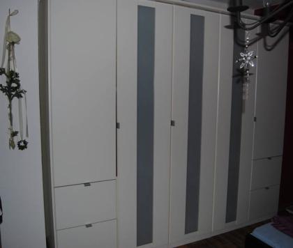 Schicker moderner Kleiderschrank 5 trg weiss mit milchglas