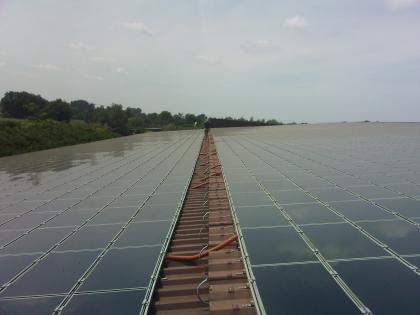 Junger Subunternehmer will zeigen was er kann. Solaranlagen- Monteur und Messeb