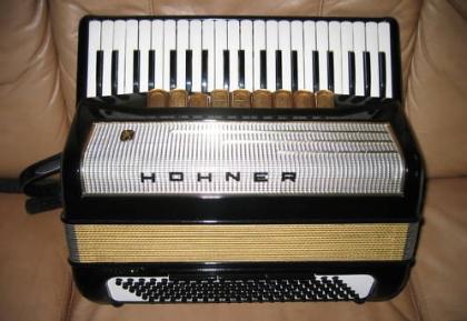 HOHNER Pirola IV P mit Koffer 120 Bässe sehr gepflegt