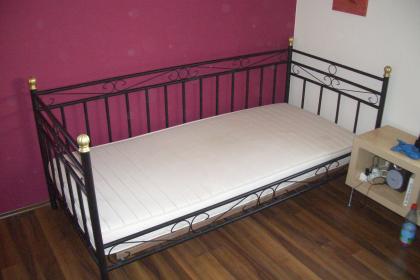 Schwarze Mettalbett Lattenrost und Matratze zu Verkaufen