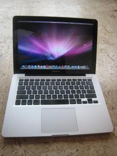 Apple MacBook Pro 13 2. 53GHz viel Zubehör neuwertig