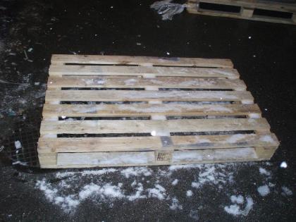 Paletten 80 x 120 cm gebraucht um 1 50 Euro pro Stk.