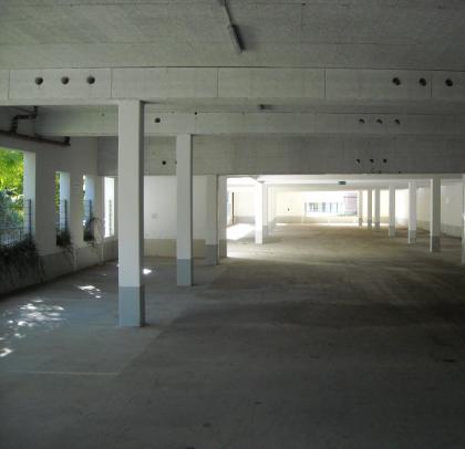 Wir bieten abgeschlossene Hallenstellplätze für Wohnmobile Caravane Boote
