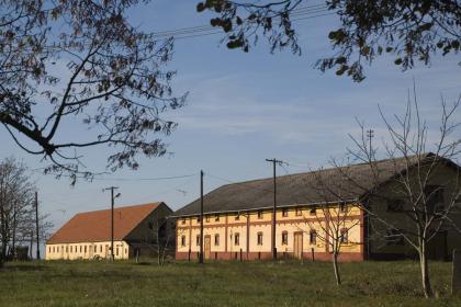 GUTSWIRTSCHAFTZENTRUM in den ungarischen Kuppengebirgen zu verkaufen