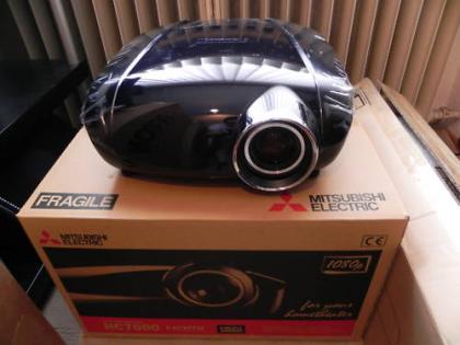 Mitsubishi HC7000 Full-HD Beamer