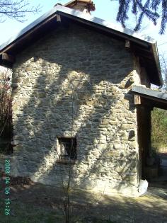 Unabhaengiges Landhaus mit 10. 000 qm flachem Grundstueck in Ligurien zu verkaufe