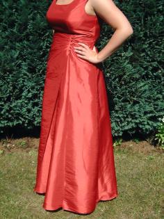 Wunderschönes Brautkleid rot Grüße 42/44 bodenlang A-Linie Träger wie neu