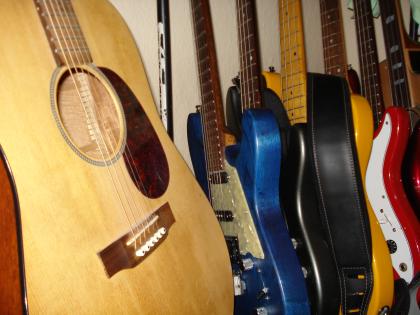 Preiswerter Gitarrenunterricht von erfahrenem Musiklehrer