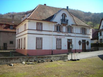 Grosses Haus-Ehemaliges Hotel imsc onen Elsass.